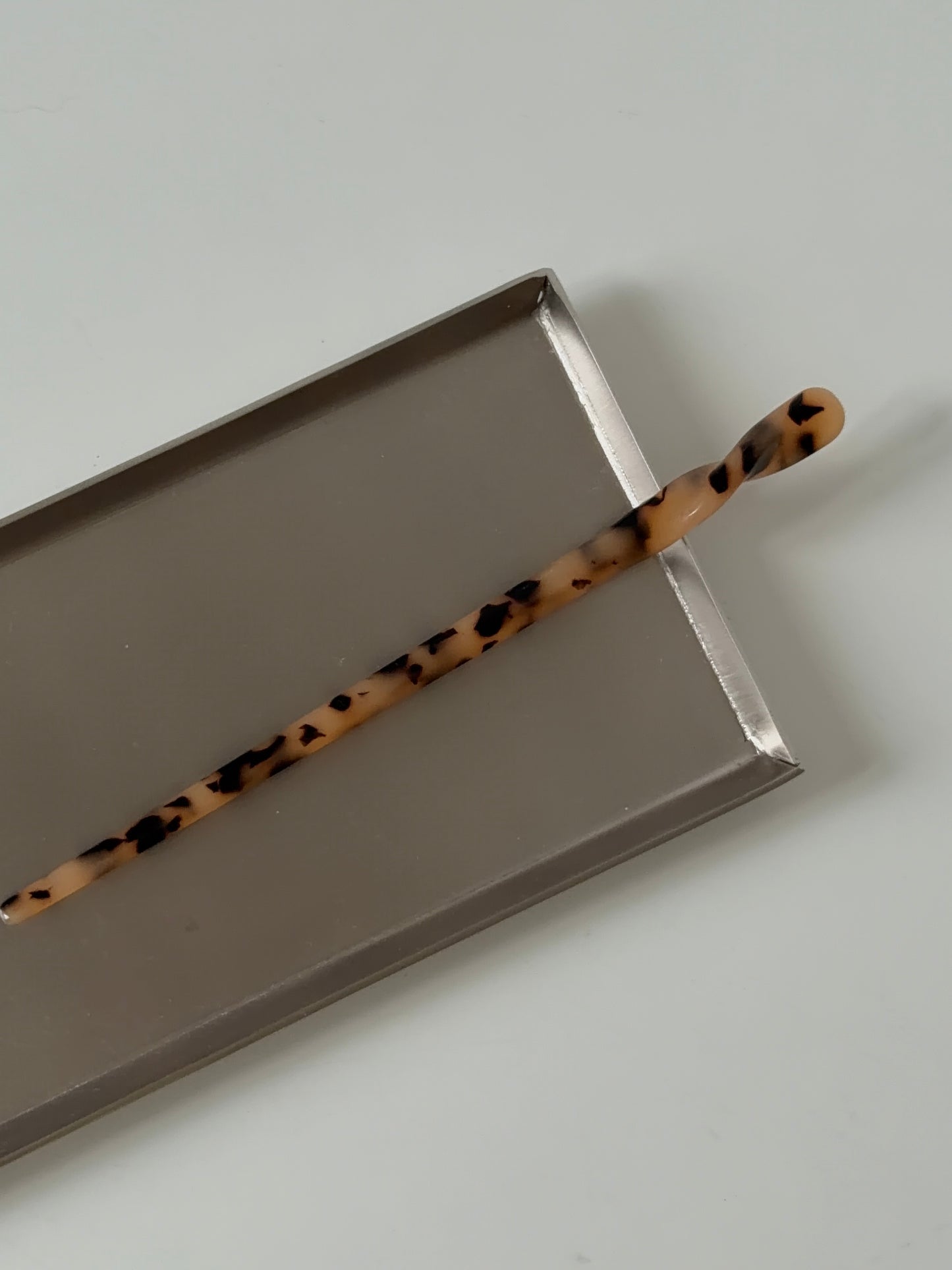 TWISTED HAIRPIN TORTOISE