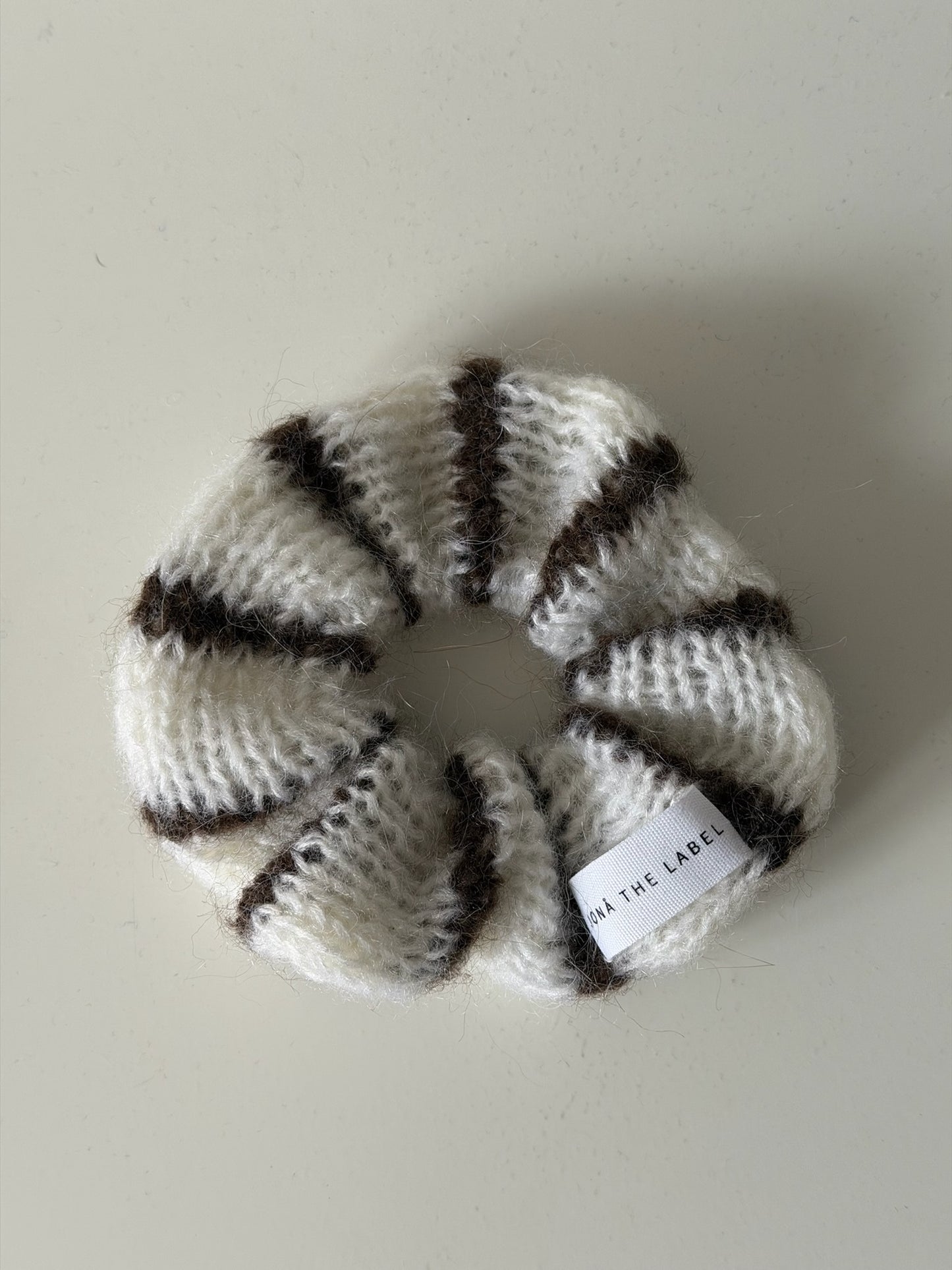 KNITTED SCRUNCHIE coffee cream