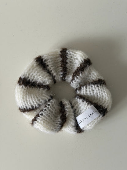 KNITTED SCRUNCHIE coffee cream