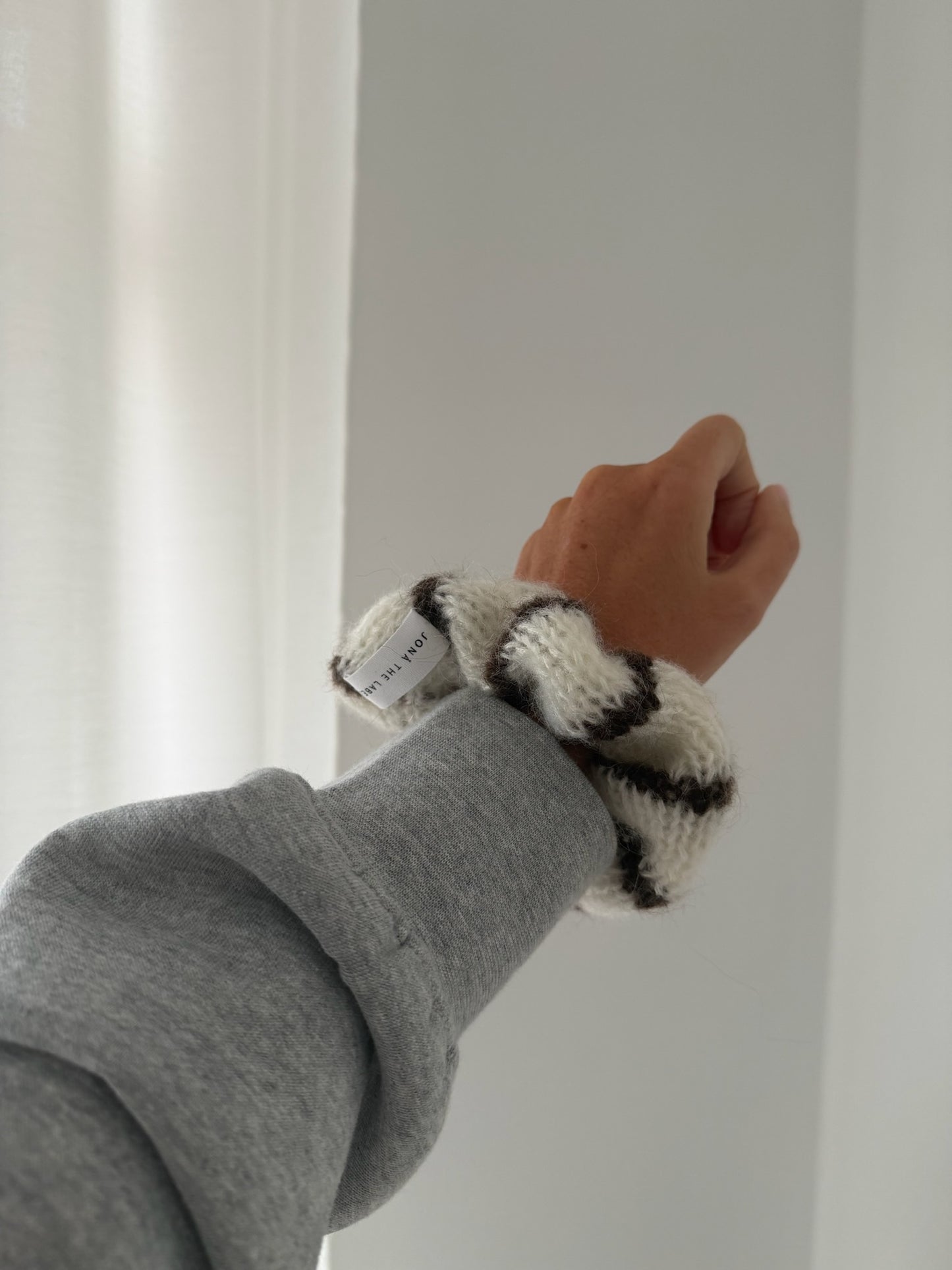 KNITTED SCRUNCHIE coffee cream