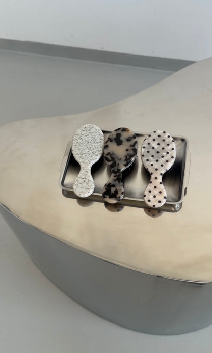 JONÅ TRAVEL BRUSH in blonde tortoise