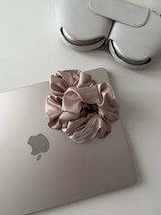 EVERYDAY SCRUNCHIE beige silk