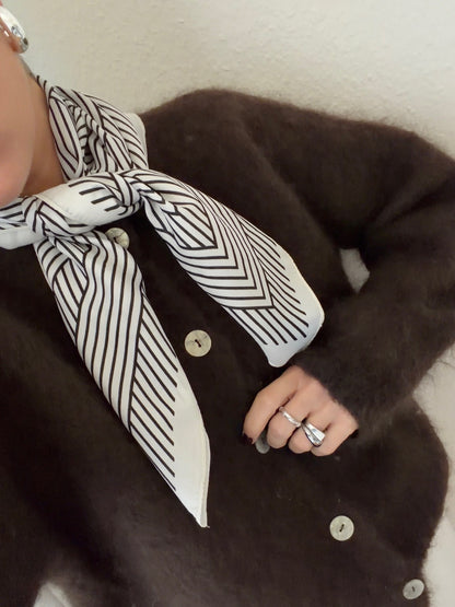 TRIANGLE SCARF in black white