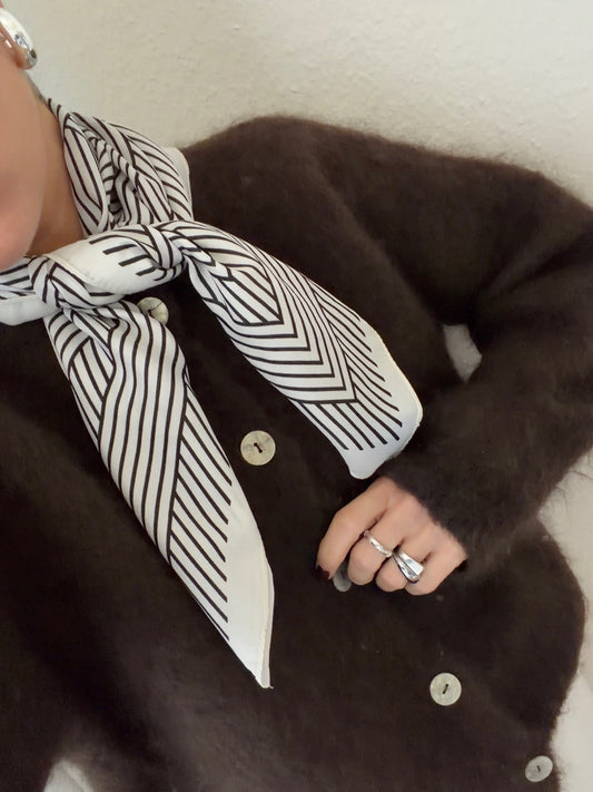 TRIANGLE SCARF in black white