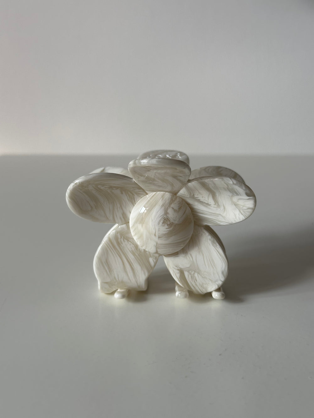 FLOWER CLIP in beige swirl