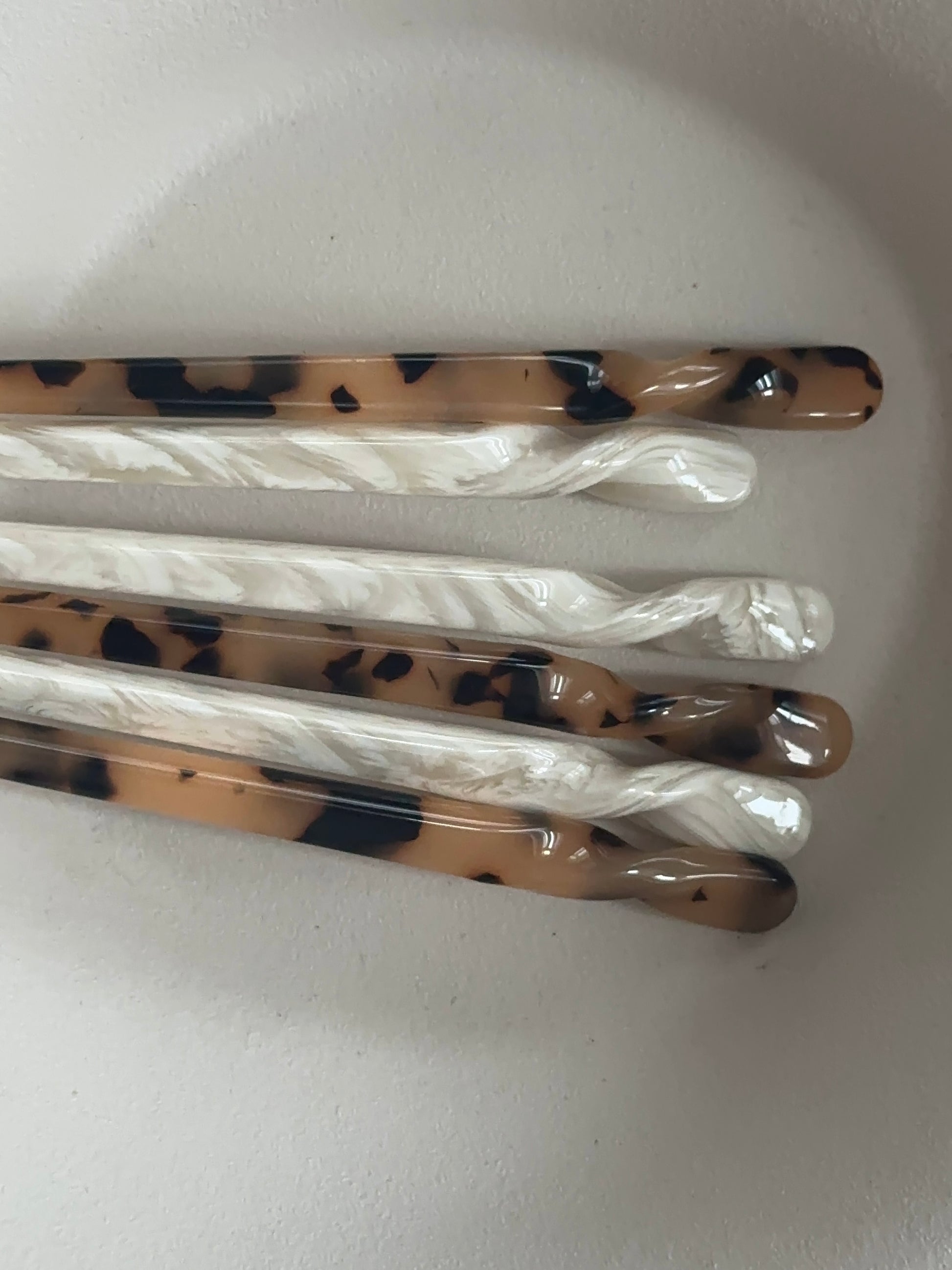 beige swirl
