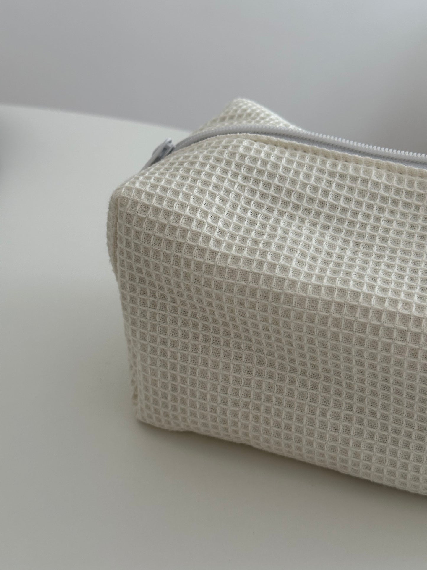 WAFFLE MAKE-UP BAG