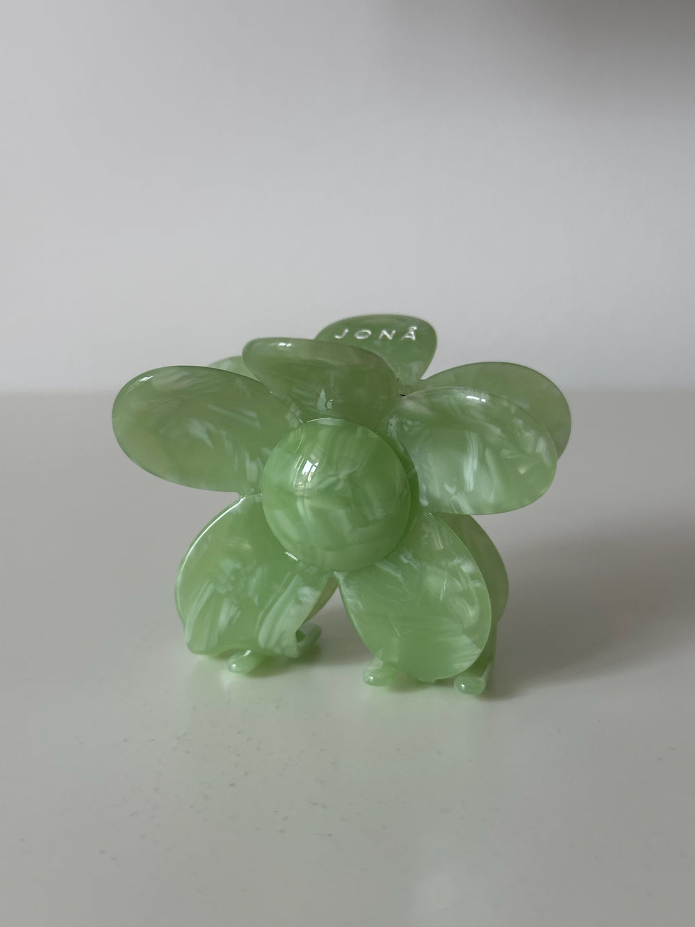 FLOWER CLIP in apple green
