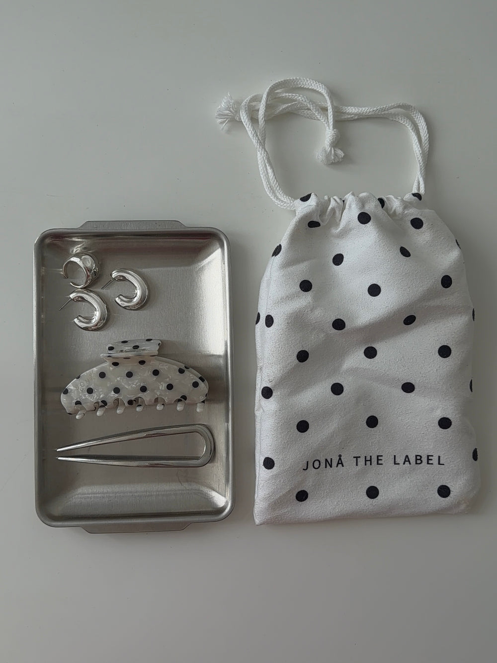 SILVER & DOTS EDIT