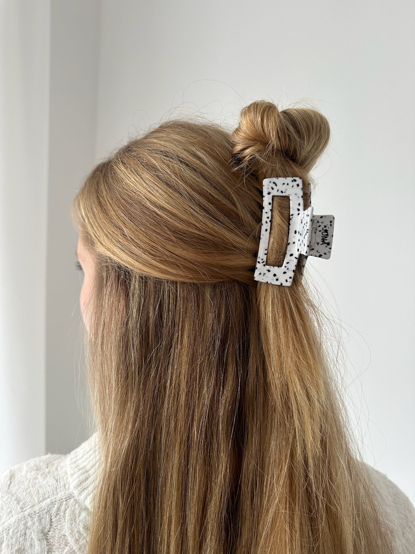 MAJA CLIP